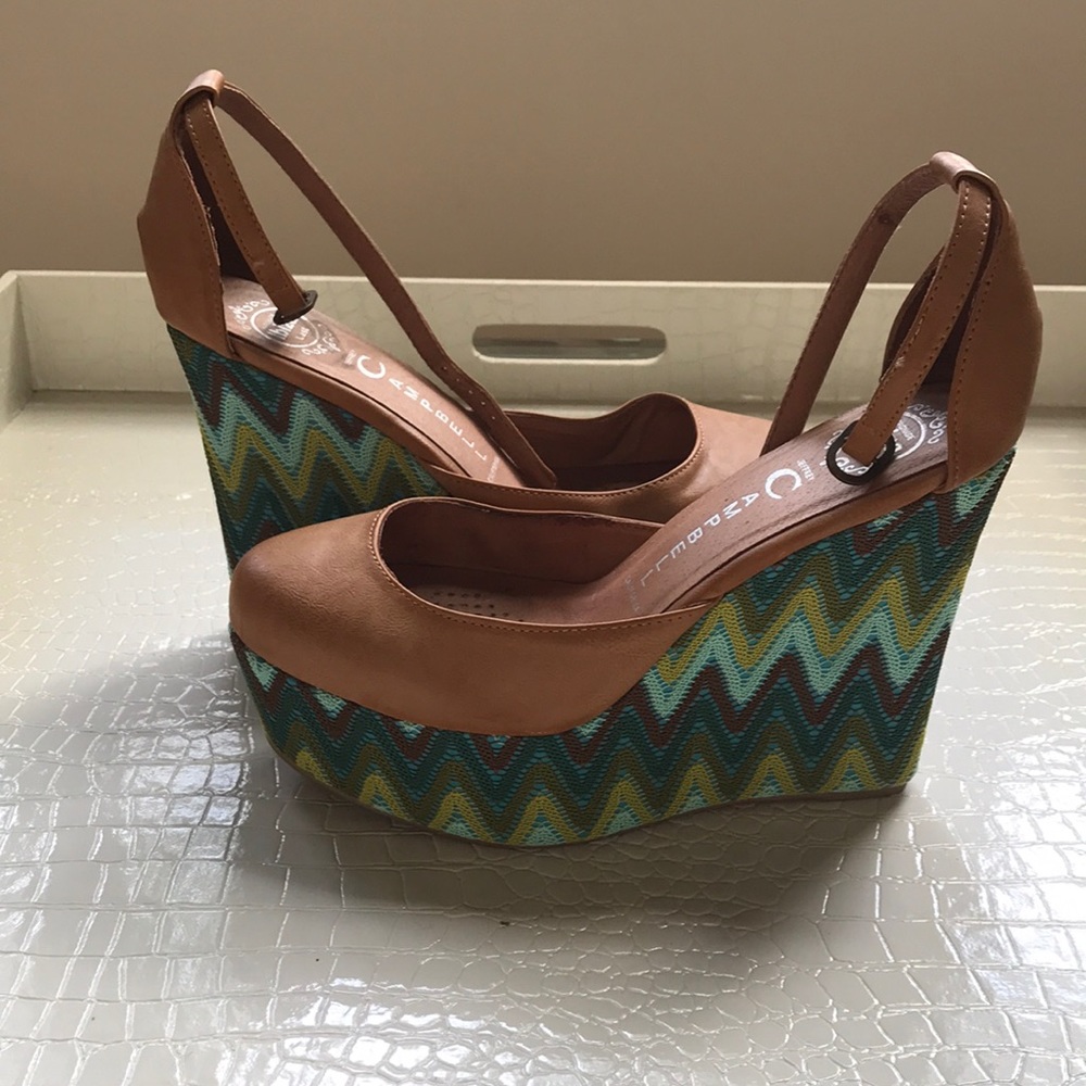 Jeffrey campbell chevron wedges size 9